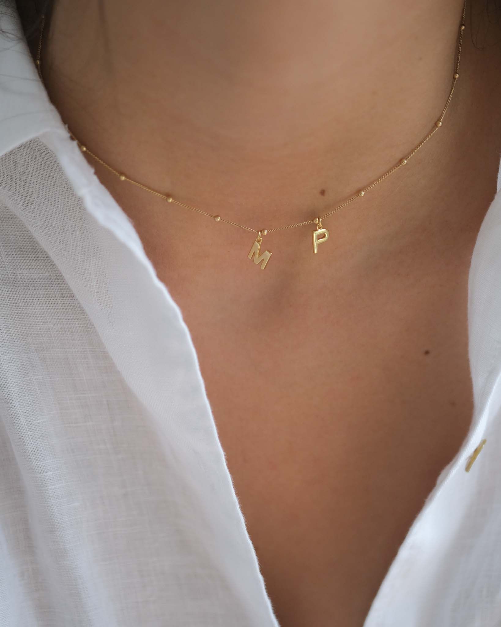 Collar Letras - Collares Iniciales de Plata de Ley 925 o bañados en oro - CREU | Comprar online